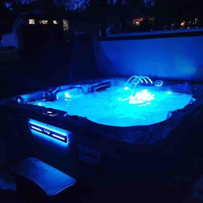 The Warrens - 2 Bed Caravan For 4 & Private Hot Tub Apartment Swarland