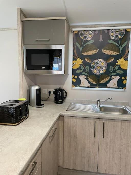 The Warrens - 2 Bed Caravan For 4 & Private Hot Tub Apartment Swarland